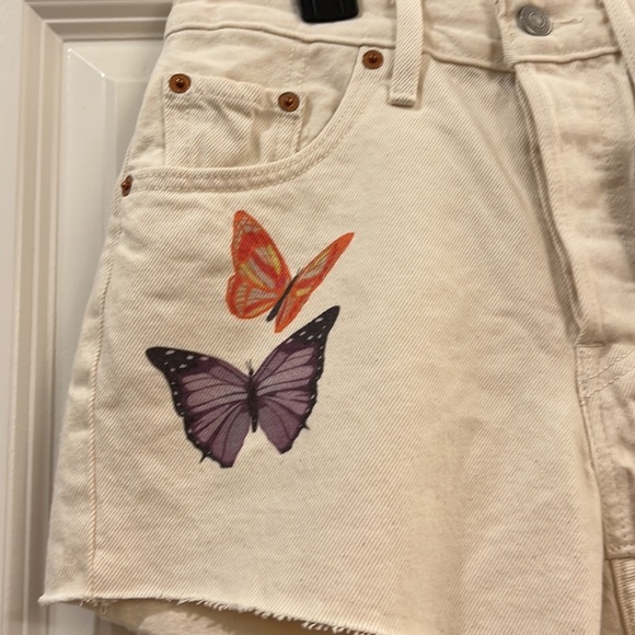 Levi’s ladies shorts - Picture 2 of 9